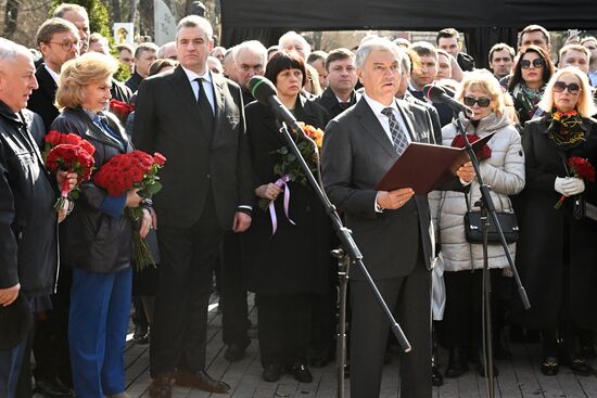 Открытие памятника основателю ЛДПР В. Жириновскому на Новодевичьем кладбище