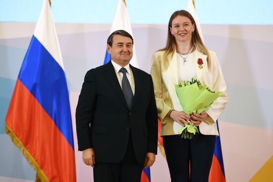 Церемония вручения государственных наград РФ за вклад в развитие спорта и успешное выступление на Олимпиаде-2022 