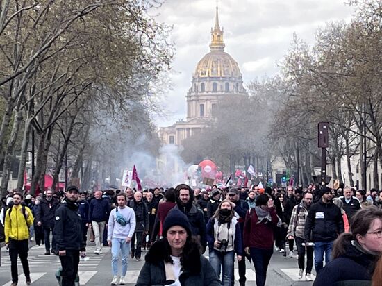 Протесты против пенсионной реформы в Париже