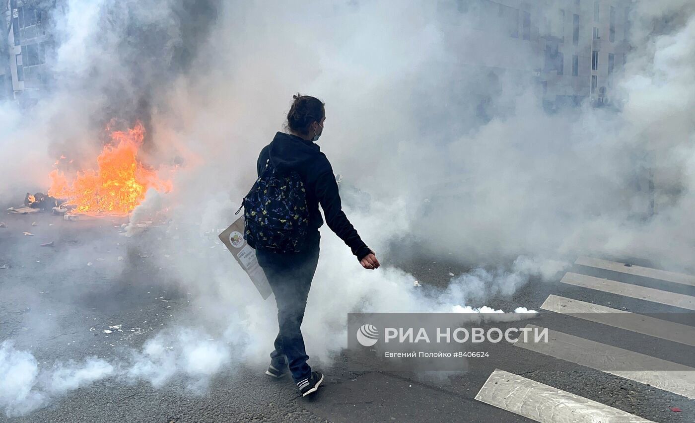 Протесты против пенсионной реформы в Париже