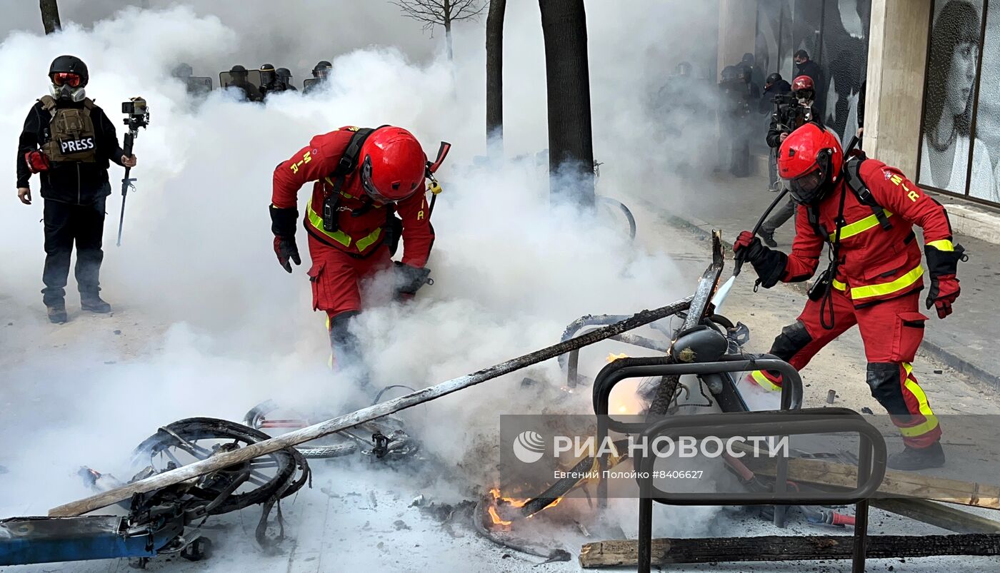 Протесты против пенсионной реформы в Париже