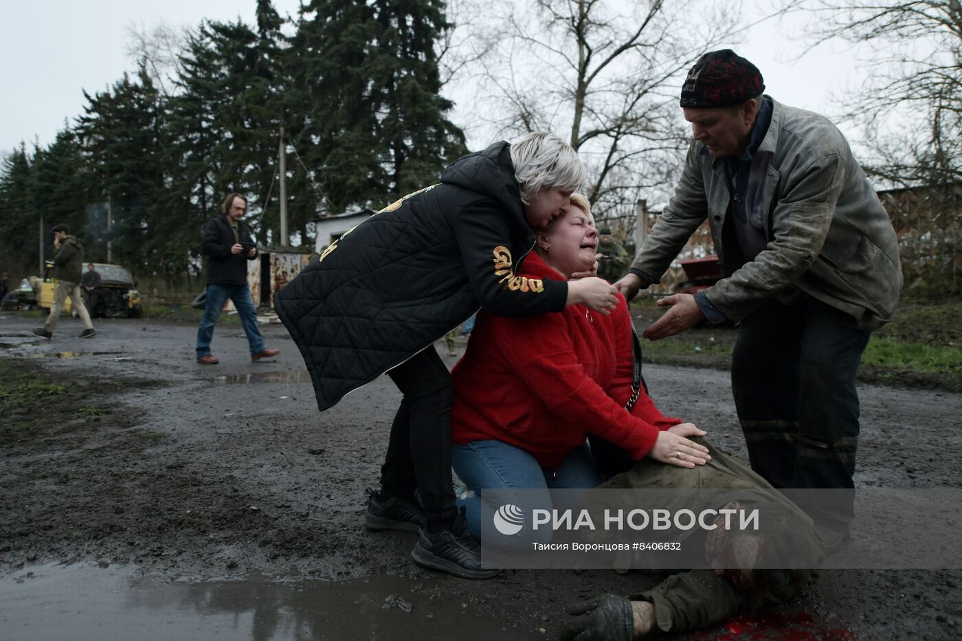 Последствия удара ВСУ по автопарку в Донецке