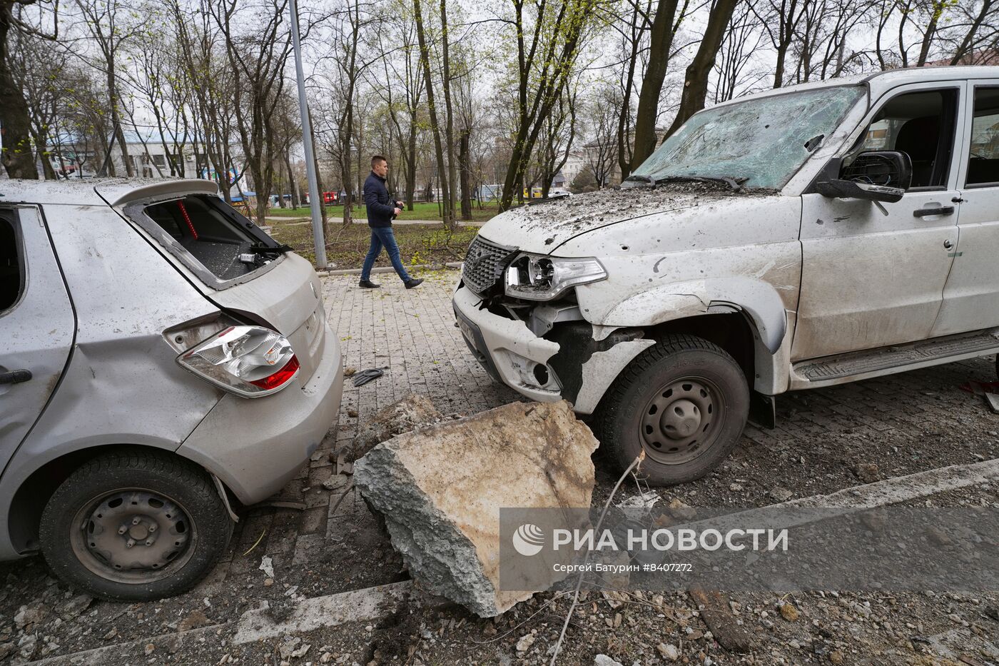 Последствия обстрела рынка в Донецке