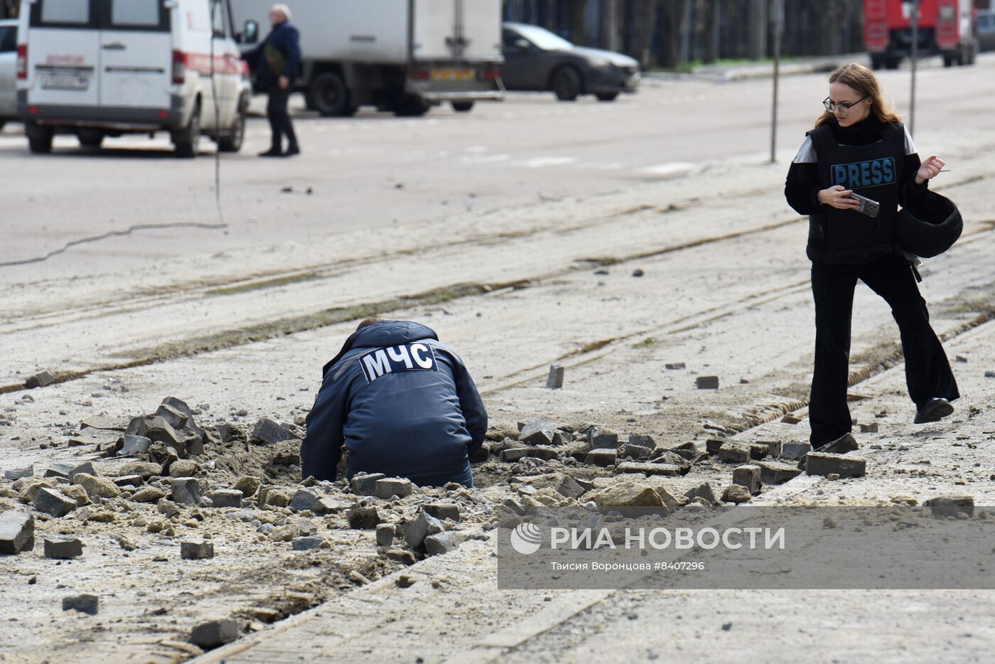 Последствия обстрела рынка в Донецке