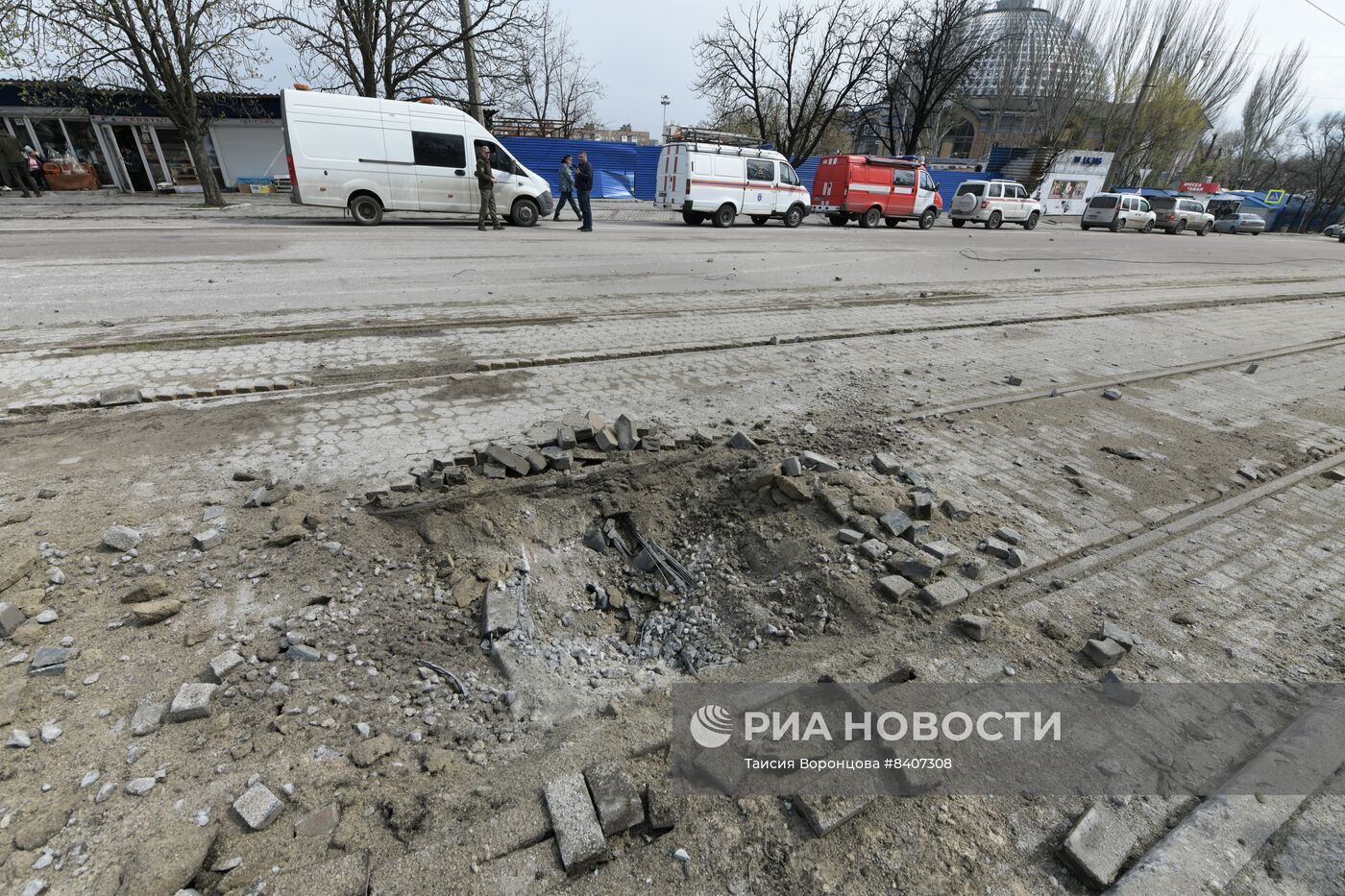 Последствия обстрела рынка в Донецке