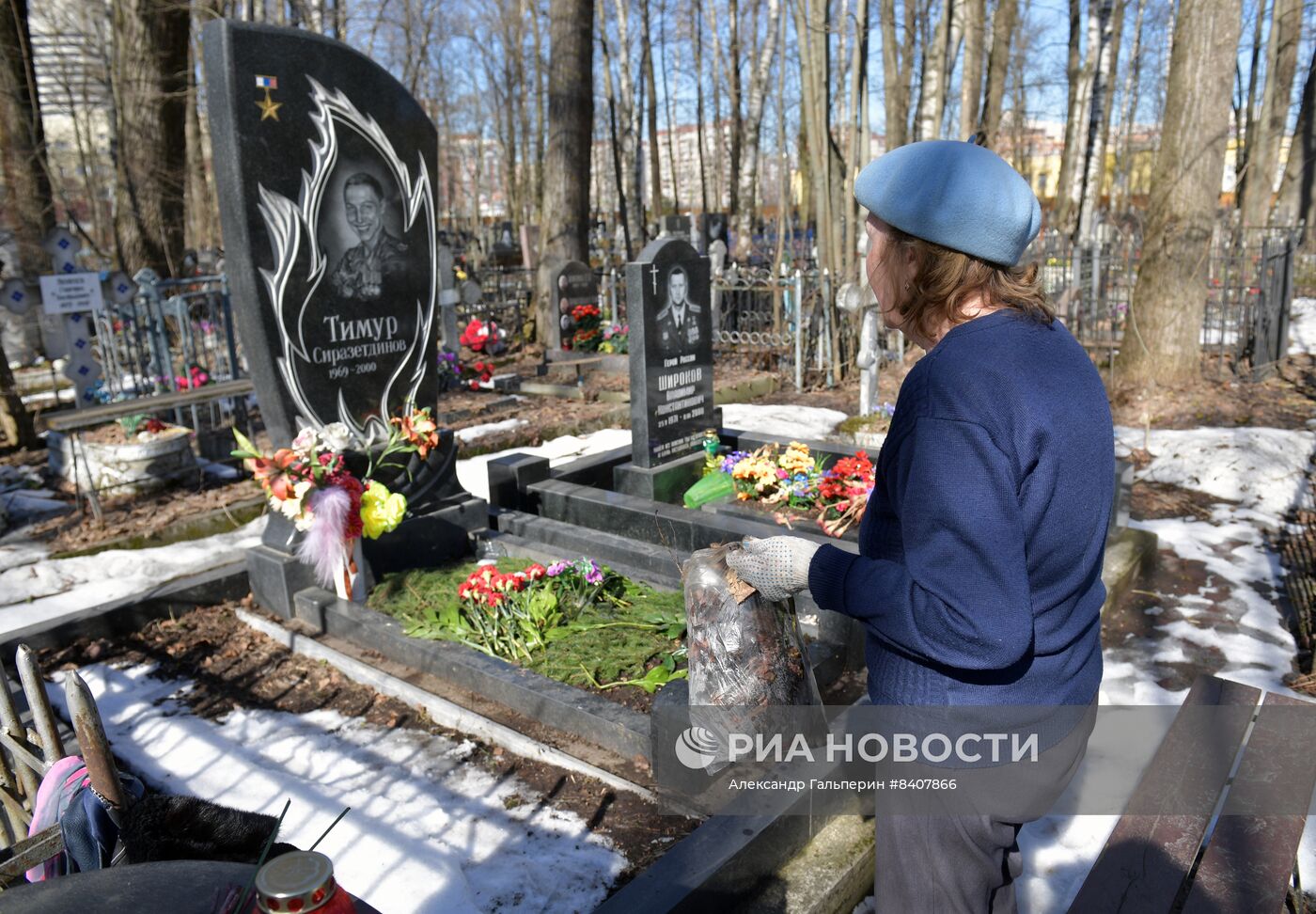 Уборка кладбищ перед весенними православными праздниками