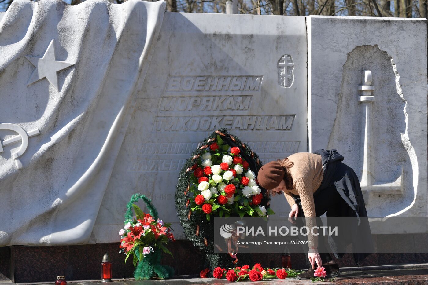 Уборка кладбищ перед весенними православными праздниками