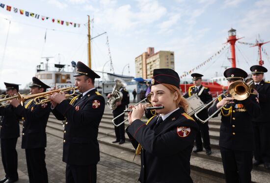 Празднование Дня селедки в Калининграде