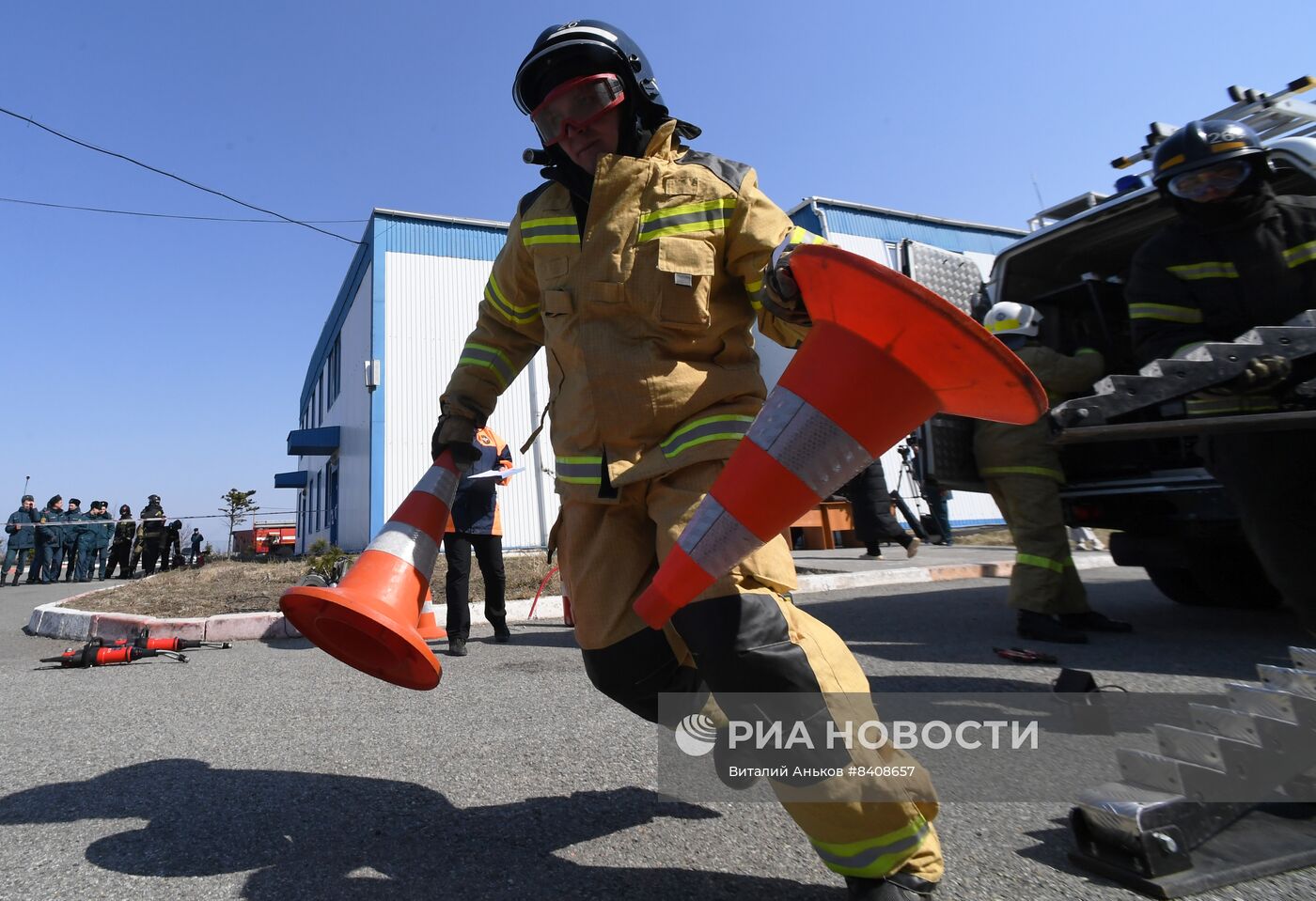 Соревнования МЧС по ликвидации последствий ДТП во Владивостоке