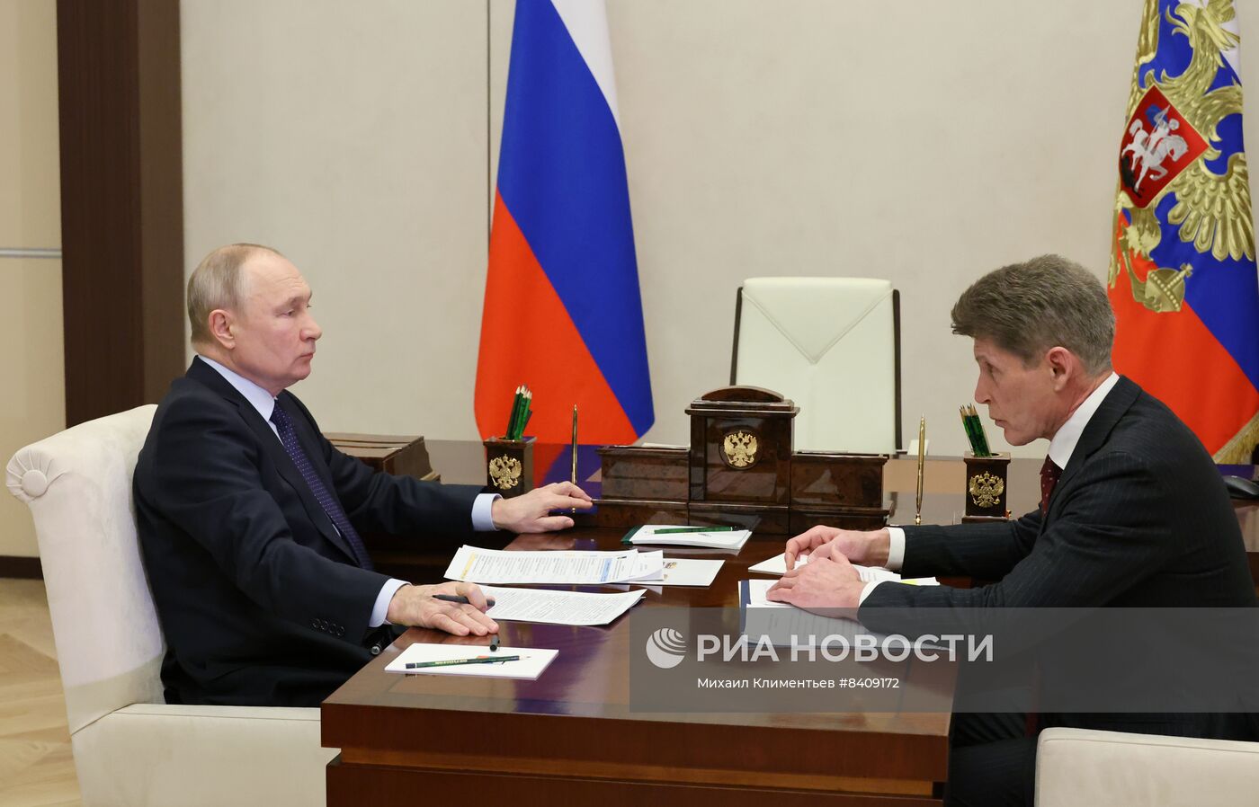 Президент РФ В. Путин встретился с губернатором Приморского края О. Кожемяко
