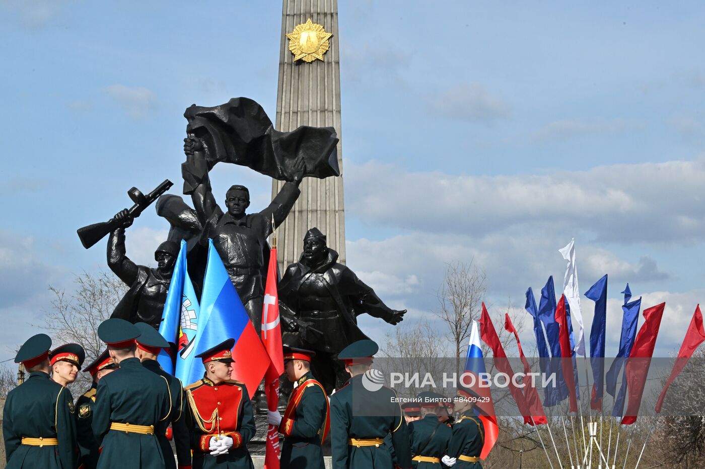 Патриотический митинг в Луганске