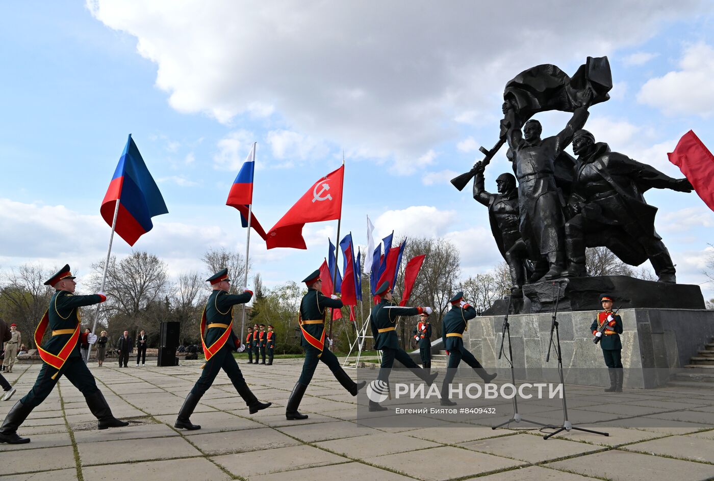 Патриотический митинг в Луганске