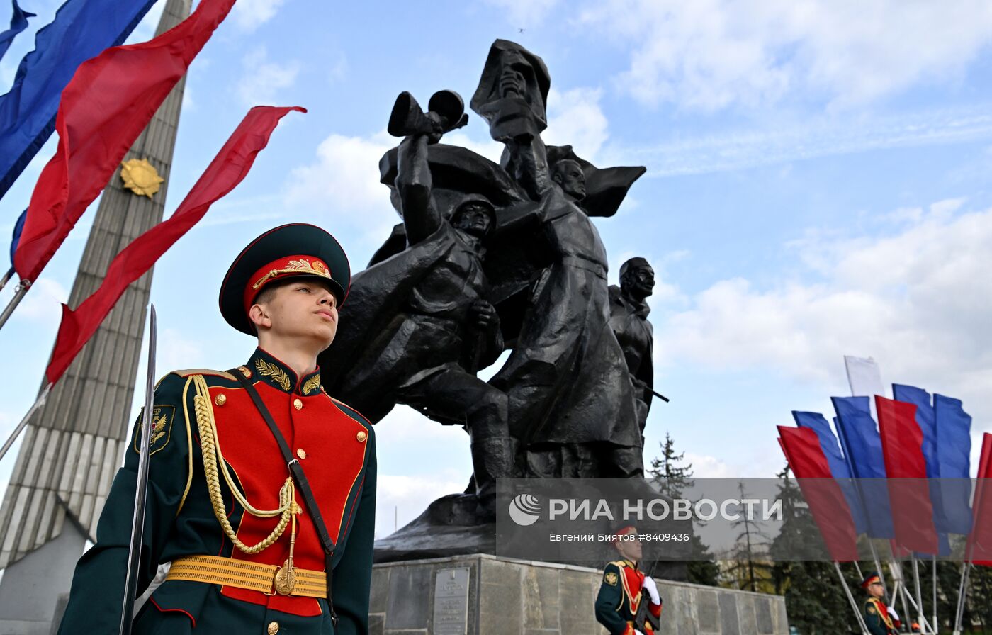 Патриотический митинг в Луганске