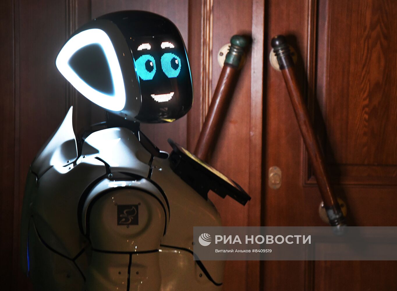 Робот-экскурсовод в Приморской картинной галерее