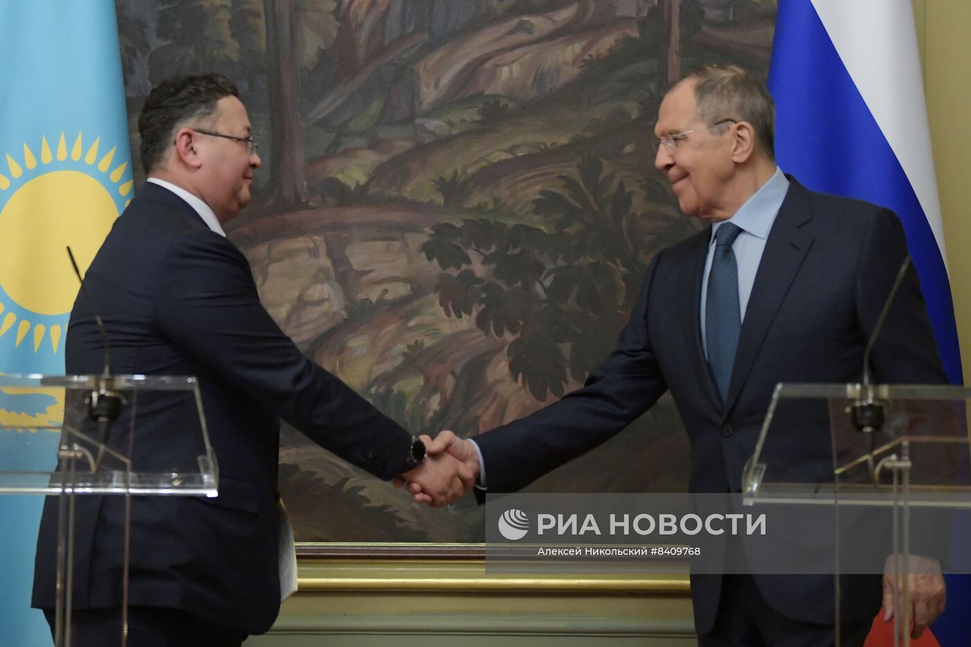Встреча глав МИД РФ и Казахстана С. Лаврова и М. Нуртлеу