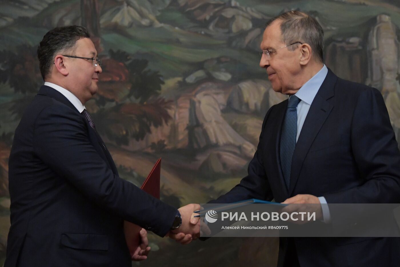 Встреча глав МИД РФ и Казахстана С. Лаврова и М. Нуртлеу