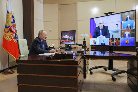 Президент РФ В. Путин провел совещание по экономическим вопросам