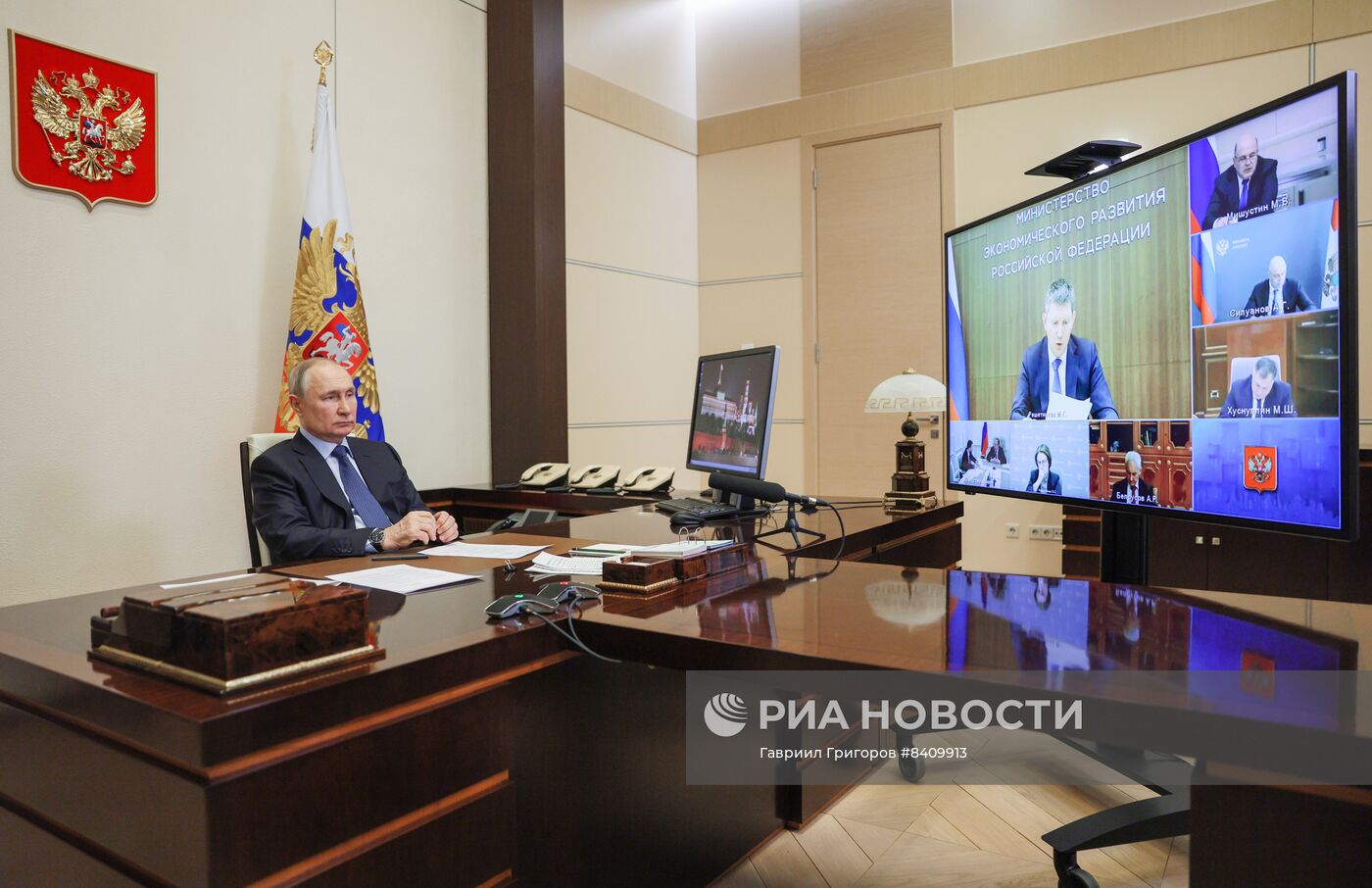 Президент РФ В. Путин провел совещание по экономическим вопросам