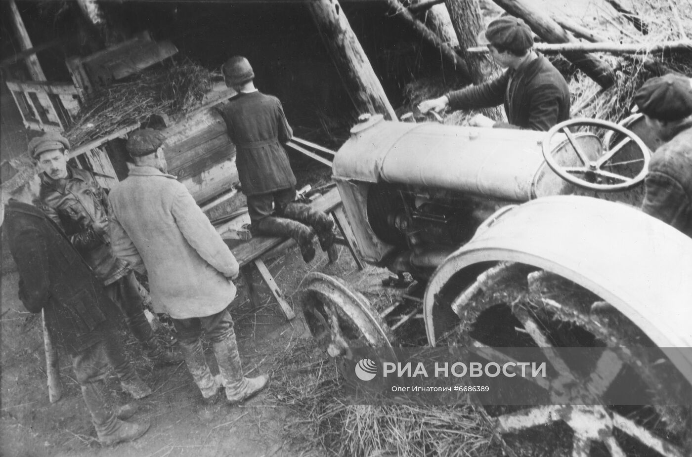Колесный трактор "Фордзон-Путиловец" | РИА Новости Медиабанк