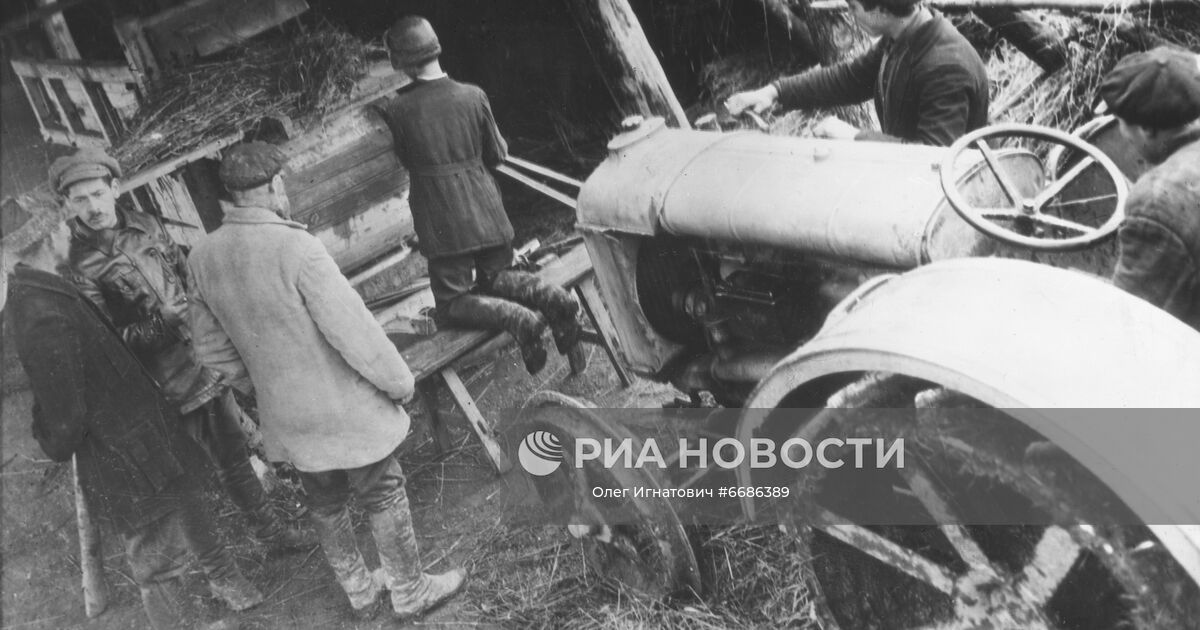 Колесный трактор "Фордзон-Путиловец" | РИА Новости Медиабанк