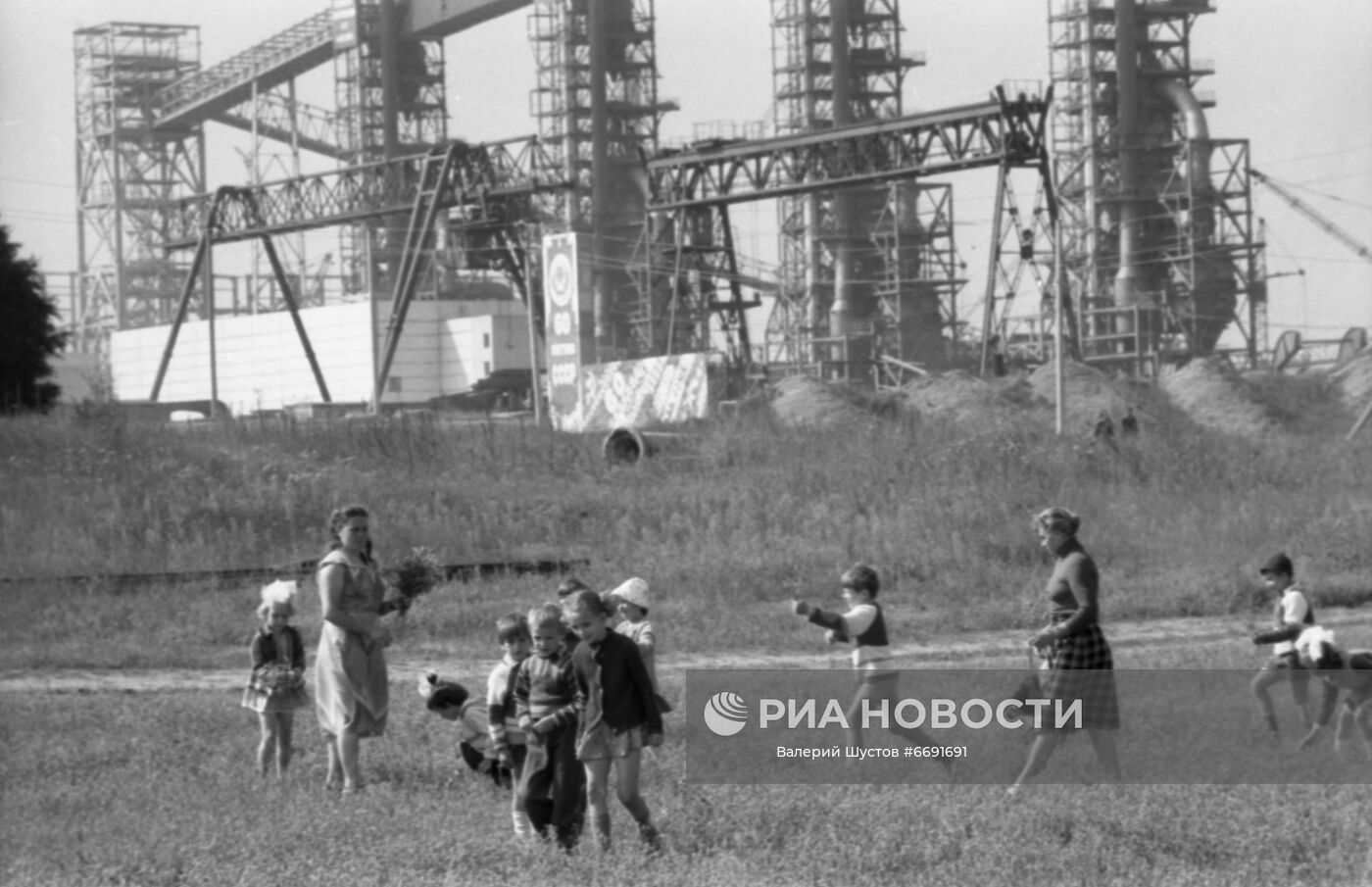 Оскольский электрометаллургический комбинат | РИА Новости Медиабанк