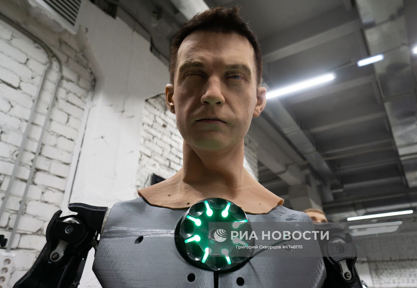 Человекоподобный робот в пермской компании "Промобот" | РИА Новости ...