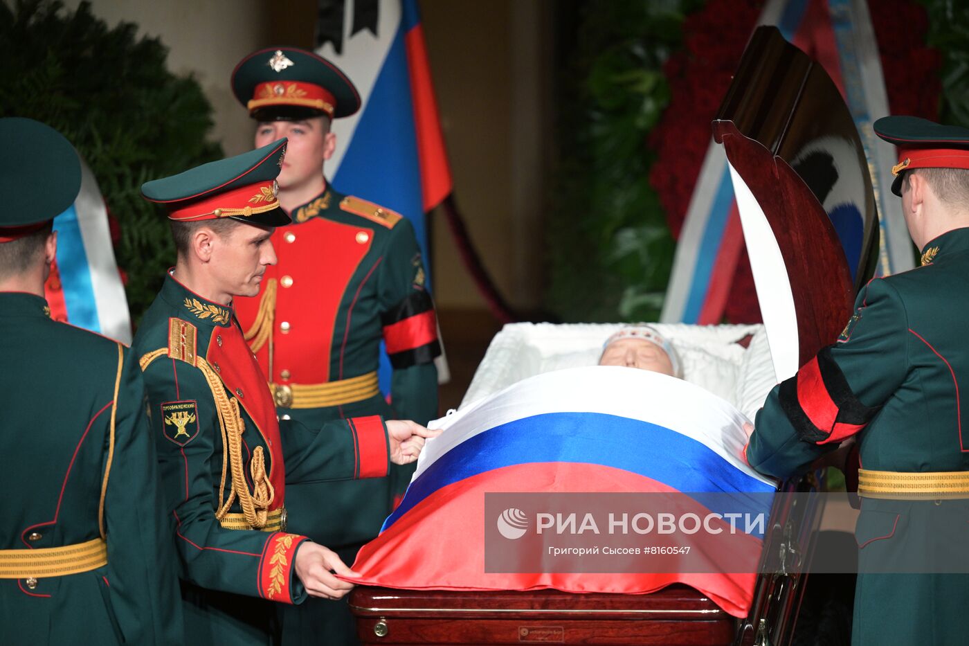 Владимир Жириновский в гробу
