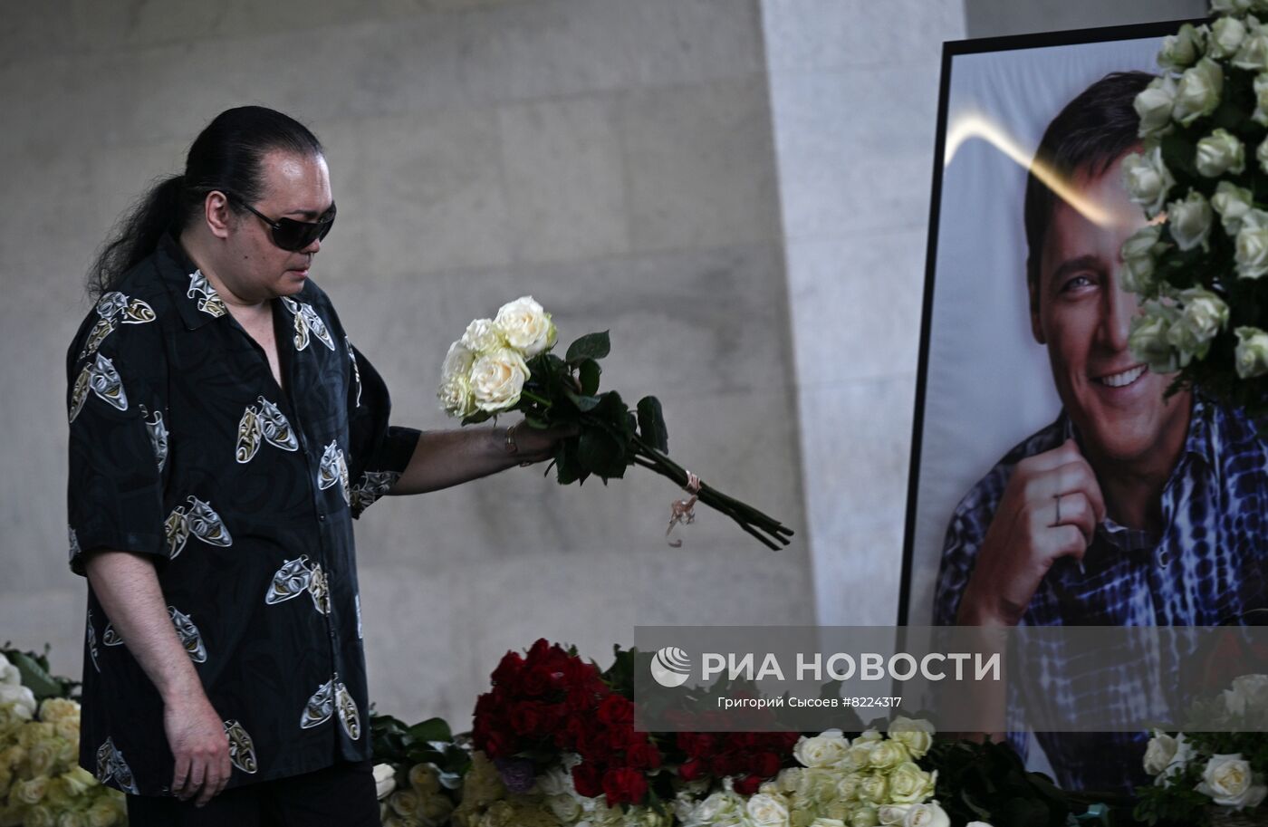 Игорь Наджиев на похоронах Шатунова