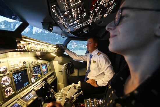 Презентация нового авиатренажера Boeing 737 | РИА Новости Медиабанк