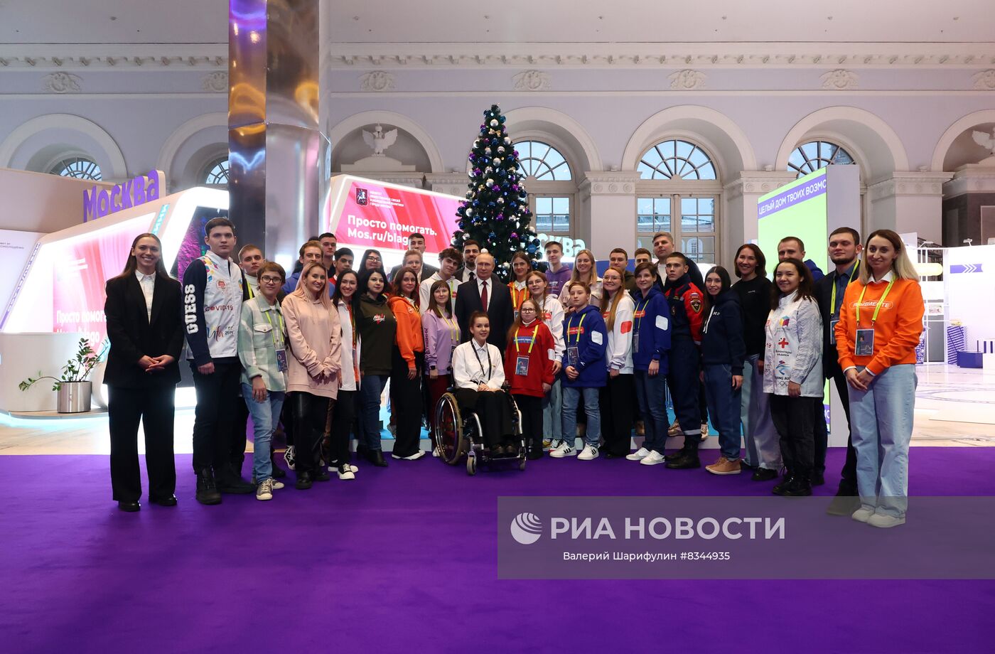 Президент РФ В. Путин посетил Дом молодежи и ЦВЗ "Манеж" | РИА Новости ...