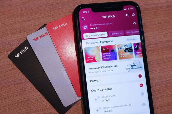 Банк МКБ начал устанавливать свое приложение на iPhone | РИА Новости ...