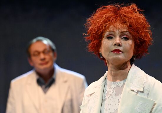 Спектакль "Старомодная комедия" в театре им. Моссовета | РИА Новости ...