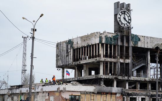 Восстановление железнодорожного вокзала в Мариуполе