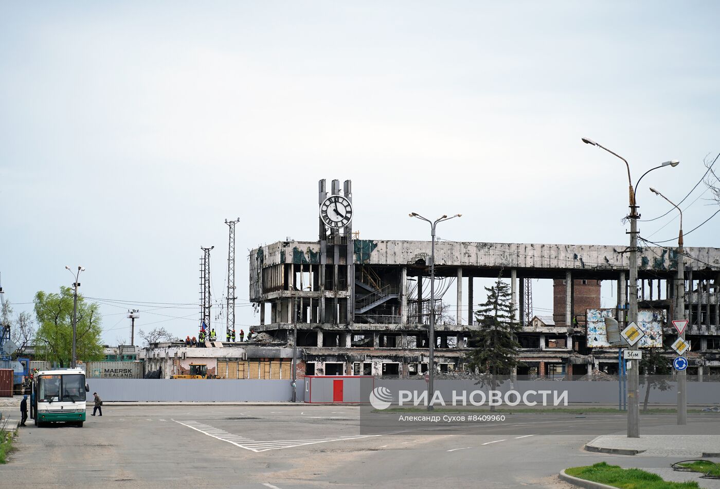 Восстановление железнодорожного вокзала в Мариуполе