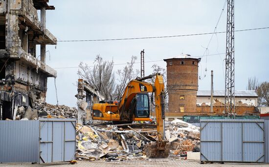 Восстановление железнодорожного вокзала в Мариуполе