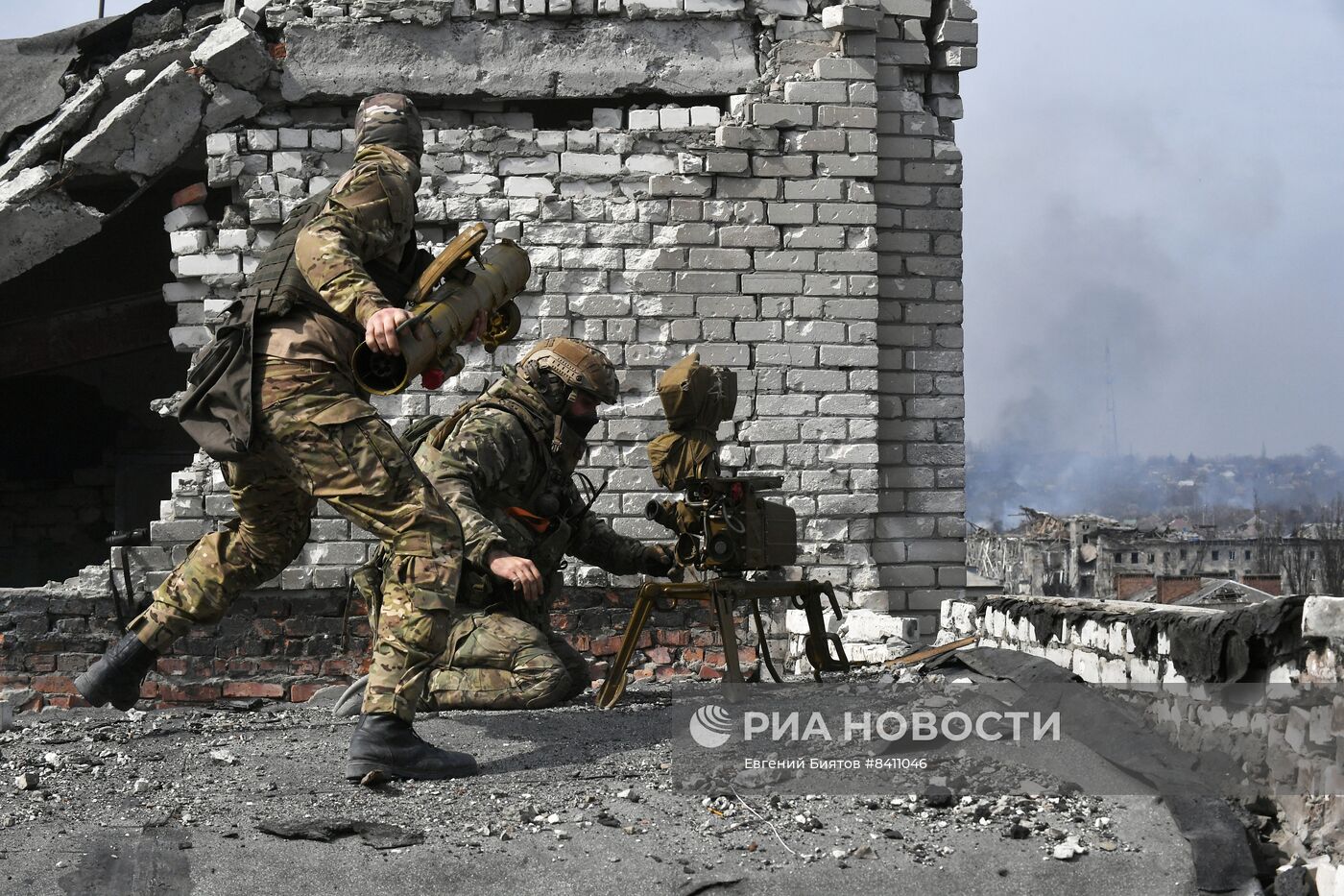 Бойцы группы Вагнера ведут бой в центре Артемовска