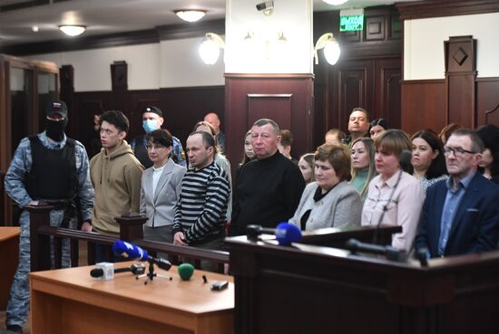 Оглашение приговора обвиняемому в массовом убийстве И. Галявиеву в Казани