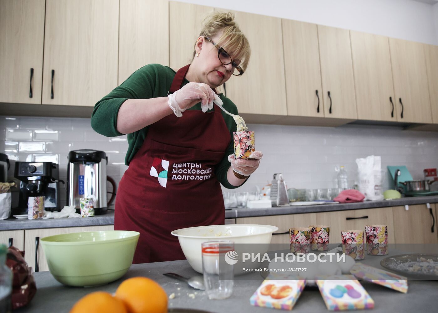 Участники проекта "Московское долголетие" готовятся к Пасхе