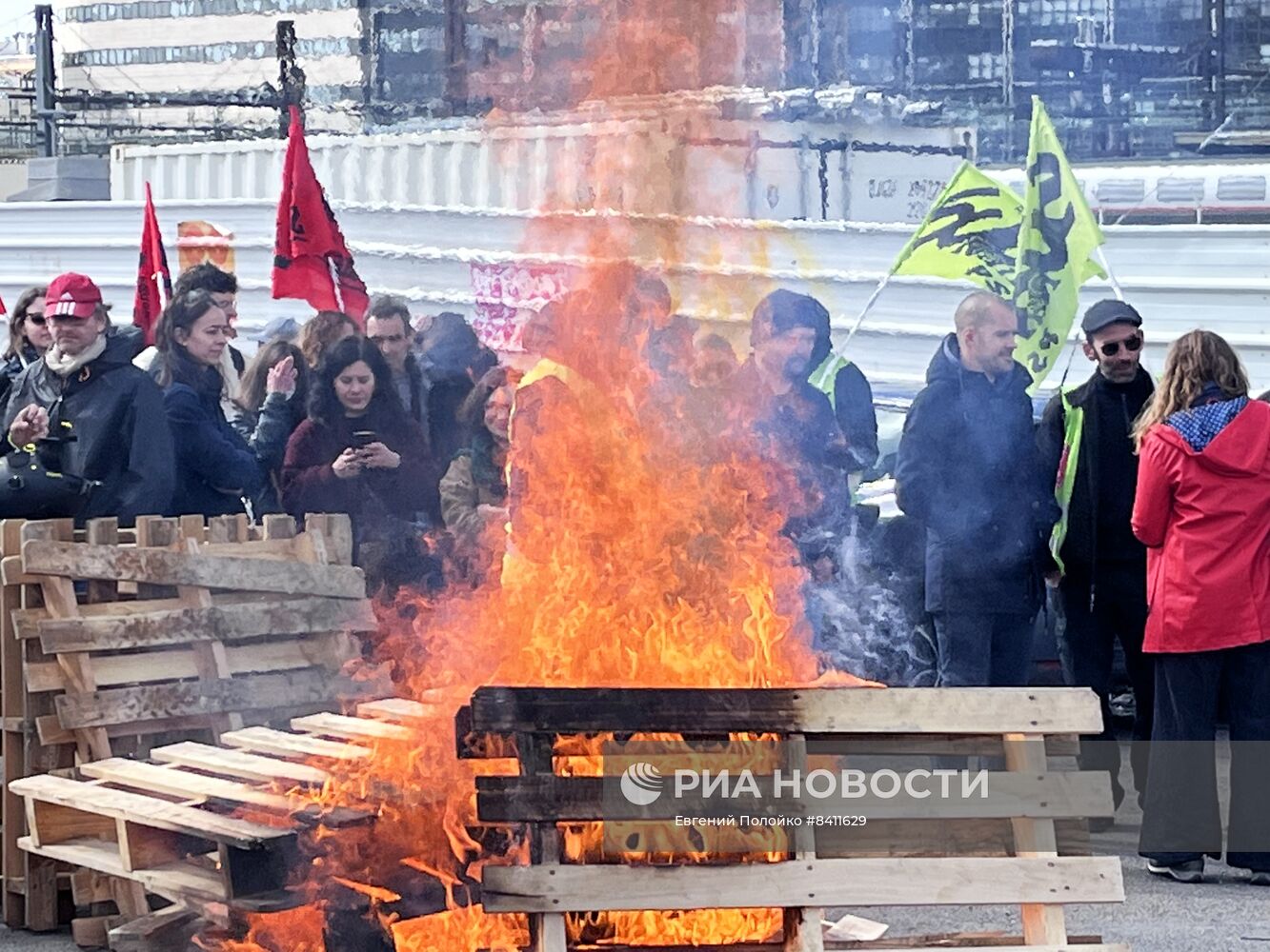 Протесты против пенсионной реформы в Париже