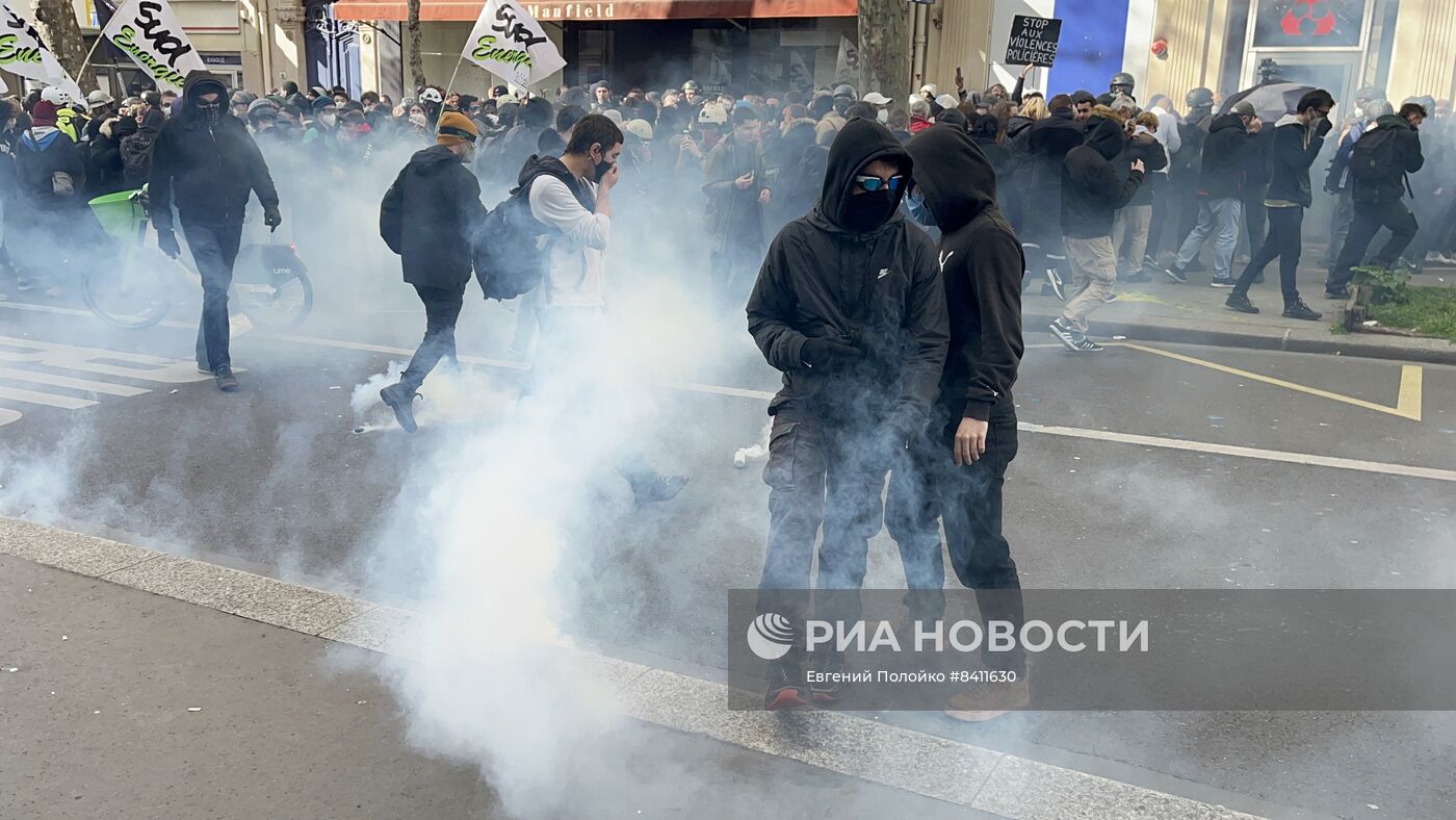 Протесты против пенсионной реформы в Париже