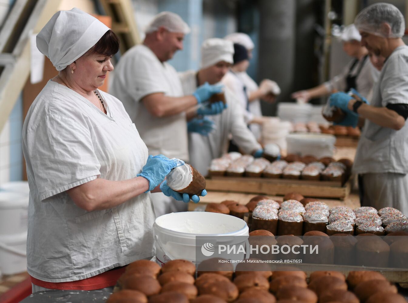Производство и освящение куличей на предприятии "Крымхлеб" в Ялте