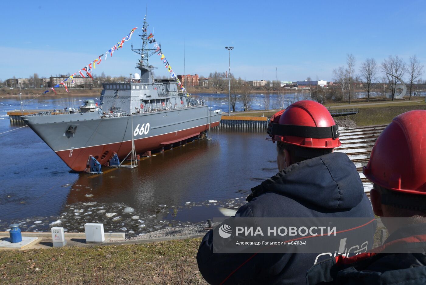 Спуск на воду корабля "Лев Чернявин" в Санкт-Петербурге