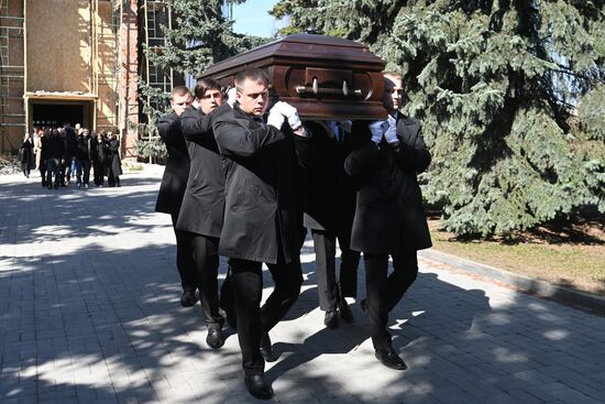 Церемония прощания с писателем Эдуардом Багировым