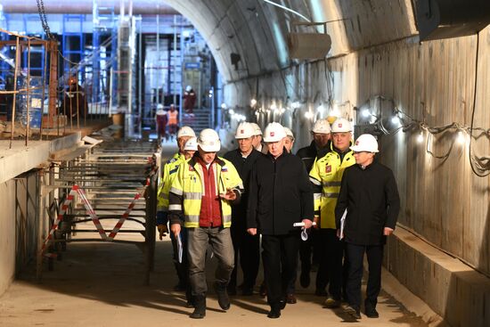 Строительство станции метро "Физтех" в Москве