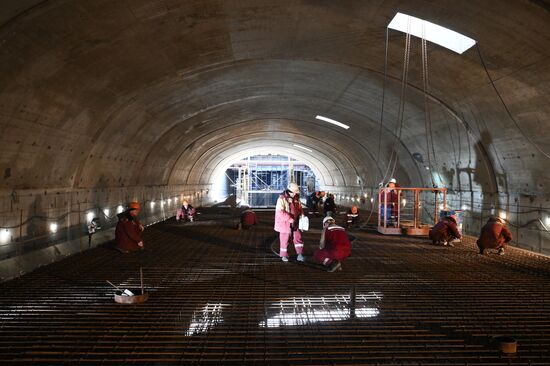 Строительство станции метро "Физтех" в Москве