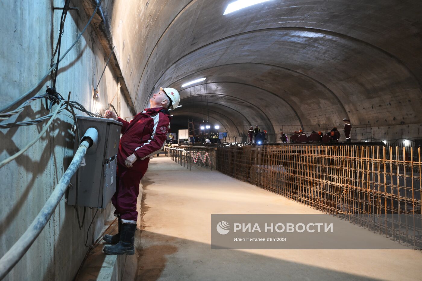 Строительство станции метро "Физтех" в Москве