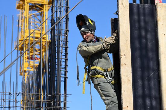 Строительство станции метро "Физтех" в Москве