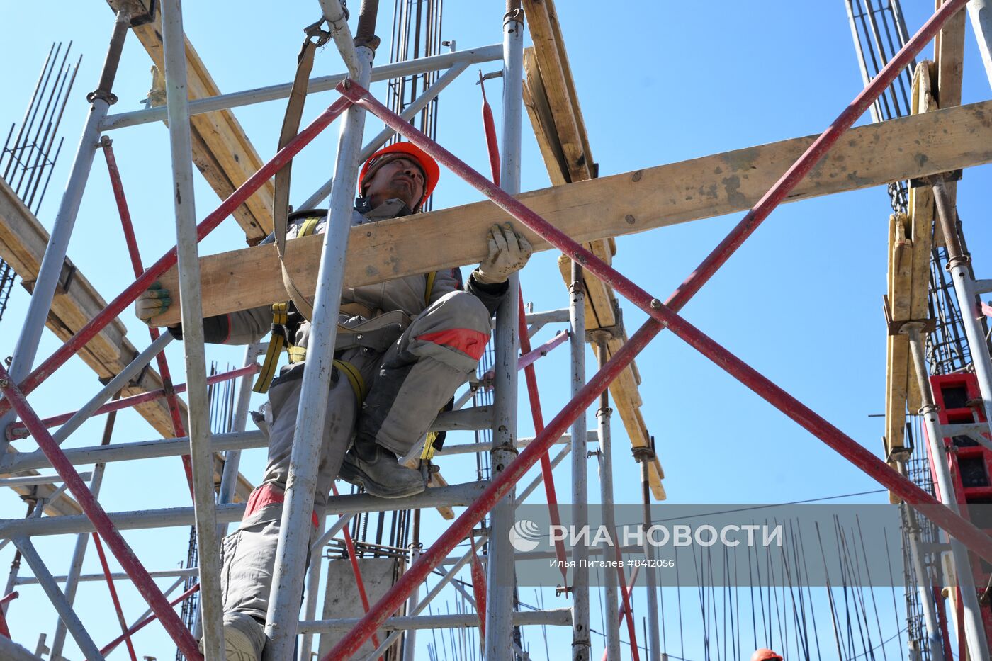 Строительство станции метро "Физтех" в Москве