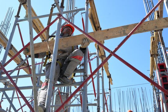 Строительство станции метро "Физтех" в Москве