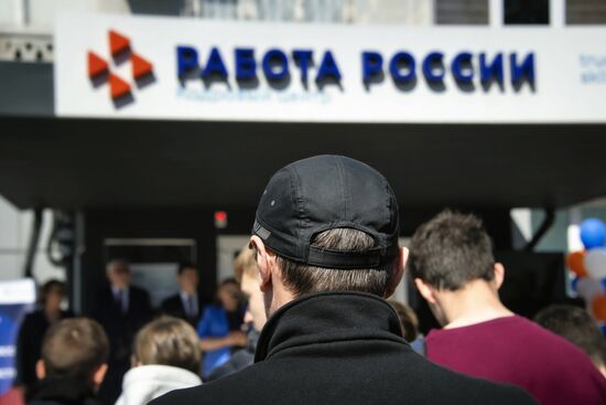Всероссийская ярмарка трудоустройства "Работа России. Время возможностей" в Крыму